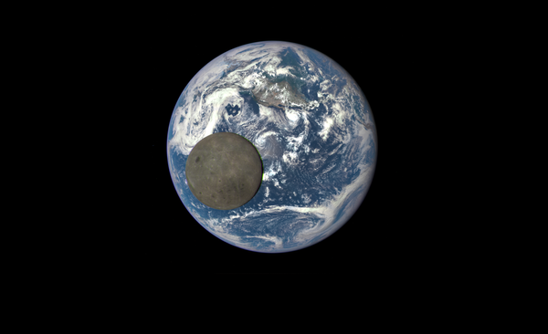地球に重なる月　人工衛星ディープ・スペース・クライメイト・オブザーバトリー（Deep Space Climate Observatory）撮影　 - Sputnik 日本