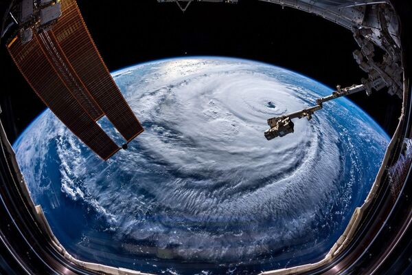 2018年9月に上陸したハリケーン・フローレンス（宇宙飛行士アレクサンダー・ゲルスト氏撮影） - Sputnik 日本