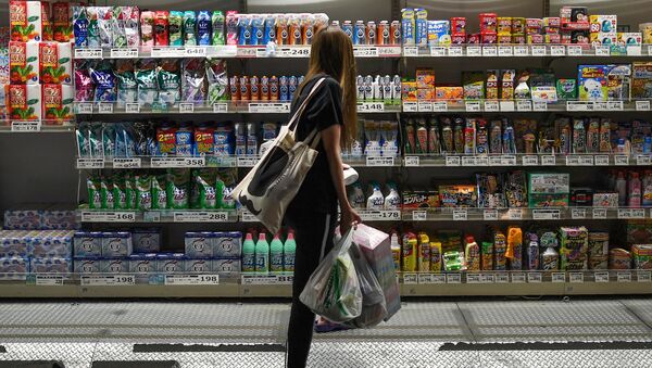 スーパーで買い物をしている女性 - Sputnik 日本