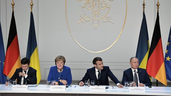 エリゼ宮でのノルマンディー形式会談後の記者会見に臨むロシアのプーチン大統領、フランスのエマニュエル・マクロン大統領、ドイツのアンゲラ・メルケル首相、ウクライナのウラジミール・ゼレンスキー大統領 - Sputnik 日本