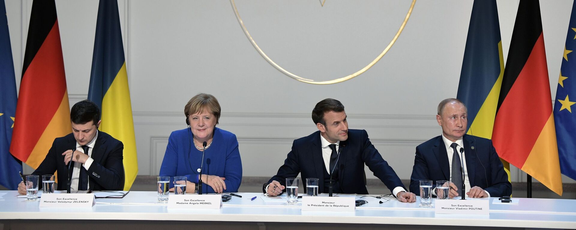エリゼ宮でのノルマンディー形式会談後の記者会見に臨むロシアのプーチン大統領、フランスのエマニュエル・マクロン大統領、ドイツのアンゲラ・メルケル首相、ウクライナのウラジミール・ゼレンスキー大統領 - Sputnik 日本, 1920, 13.12.2022
