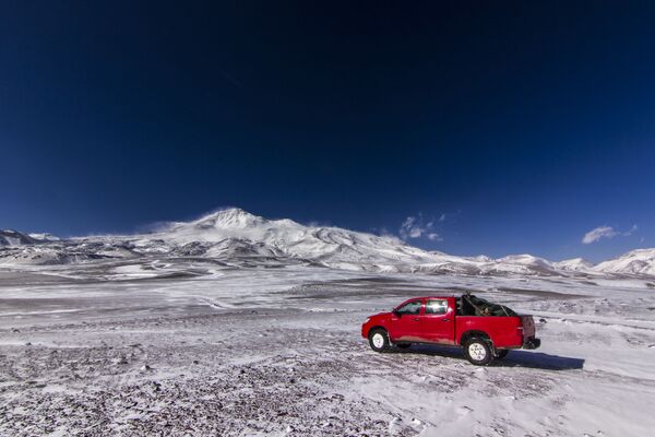 地球上で最も高い活火山、オホス・デル・サラード　標高6893メートル
（チリ・アルゼンチン国境） - Sputnik 日本