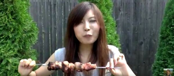 ミキさん、今度はロシア人ダーチャ（別荘）でシャシュリク体験 - Sputnik 日本