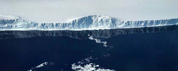 アイス・ブリッジ作戦(Operation Ice Bridge)中に撮影された巨大氷山A-68(2017年11月12日撮影) アイス・ブリッジ作戦(Operation Ice Bridge)中に撮影された巨大氷山A-68(2017年11月12日撮影) - Sputnik 日本