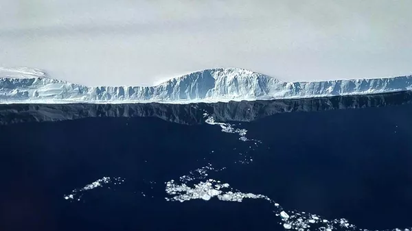 アイス・ブリッジ作戦（Operation Ice Bridge）中に撮影された巨大氷山A-68（2017年11月12日撮影） - Sputnik 日本
