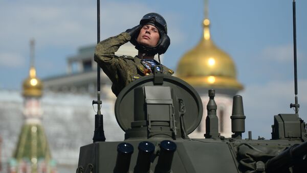 Военнослужащий во время военного парада на Красной площади в честь 71-й годовщины Победы - Sputnik 日本