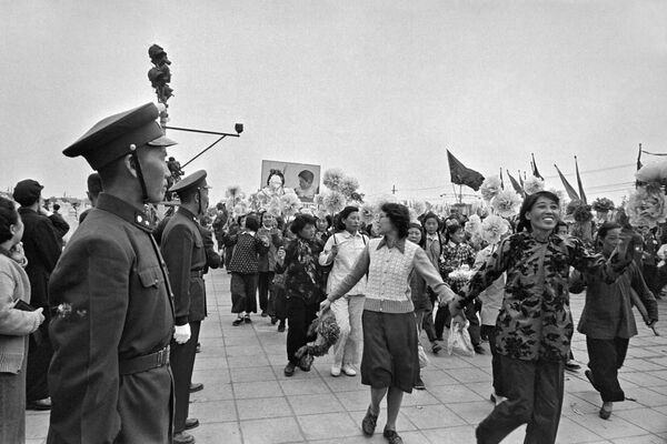 中国、北京にて　天安門で行われたメーデーを祝うパレード（1957年） - Sputnik 日本