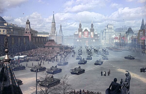 ロシア、モスクワにて　赤の広場で行われた軍事パレード（1967年） - Sputnik 日本