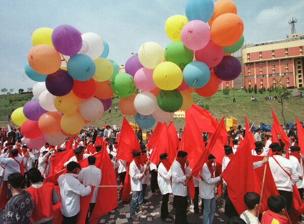 トルコ、イスタンブールにて　パレードに参加した共産党支持者たち（1998年） - Sputnik 日本