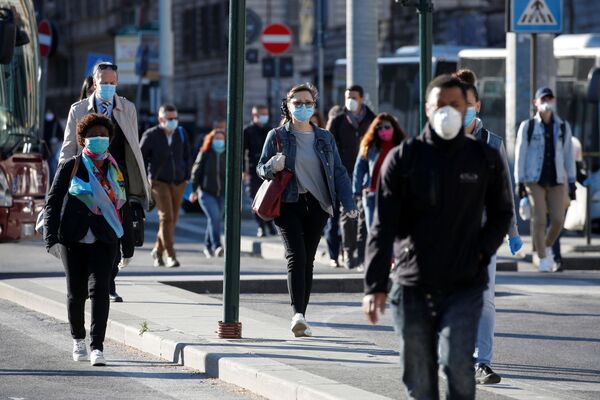 マスクをして街を歩く市民（ローマ） - Sputnik 日本