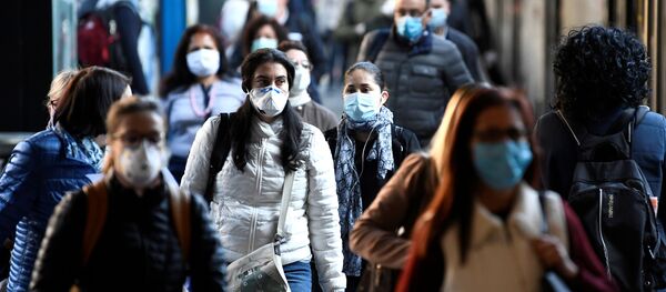 Люди в маске на вокзале в Милане после этапного завершения карантина в Италии Люди в маске на вокзале в Милане после этапного завершения карантина в Италии - Sputnik 日本
