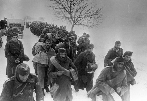 後方へ送られるソ連軍捕虜、第2ウクライナ戦線 - Sputnik 日本