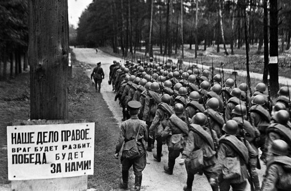 前線に赴く兵士たち、モスクワ（1941年6月23日） - Sputnik 日本