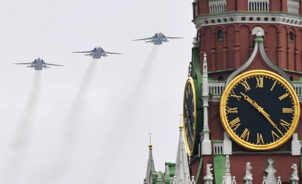 航空ショーのリハーサルをする戦闘爆撃機Su-24（ロシア、モスクワ） - Sputnik 日本