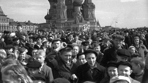 赤の広場に集まったモスクワ市民　 - Sputnik 日本