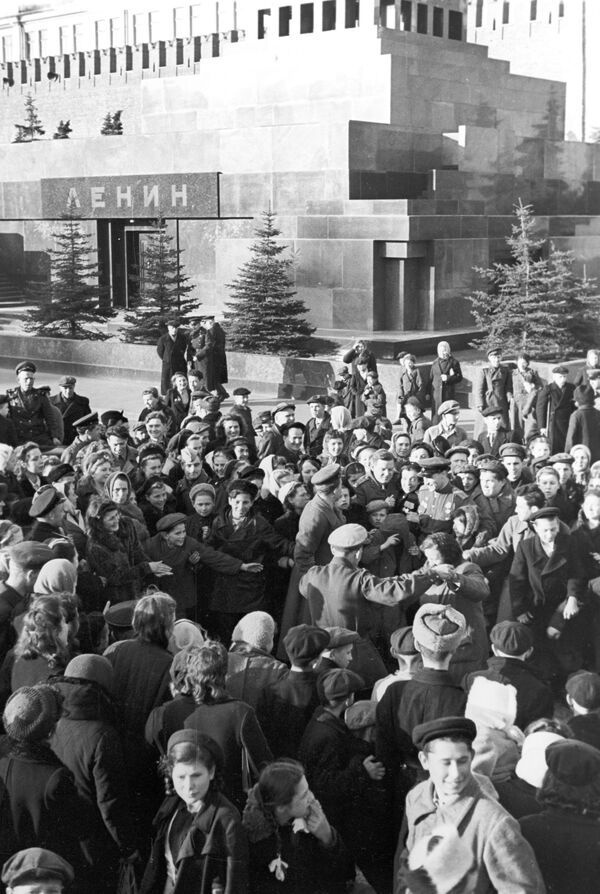 赤の広場に集まったモスクワ市民 - Sputnik 日本