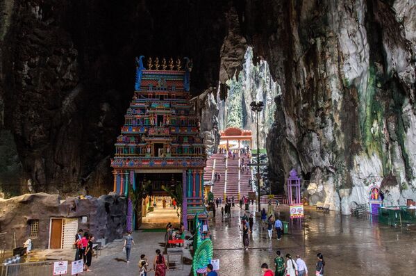 マレーシア首都クアラルンプールにあるバトゥ洞窟　ヒンドゥー教の聖地としても知られる　 - Sputnik 日本