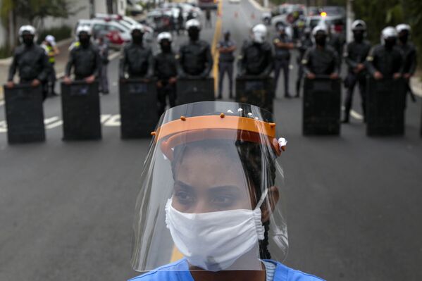 新型コロナウイルス対策として、州政府にさらなる援助を要求するデモを起こしたスラム街の住民（ブラジル、サンパウロ） - Sputnik 日本
