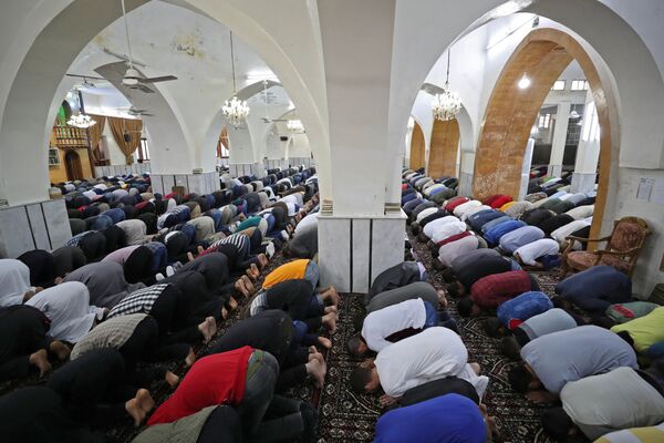 モスクで「イド・アル＝フィトル」の礼拝をおこなうイスラム教徒 （シリア、イドリブ州） - Sputnik 日本