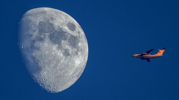 月と飛行機 - Sputnik 日本