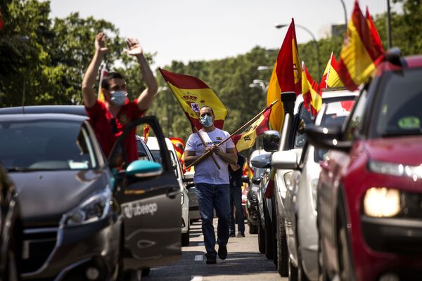 政府の外出規制に対する抗議デモ（スペイン、マドリード） - Sputnik 日本