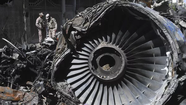 パキスタン航空機墜落