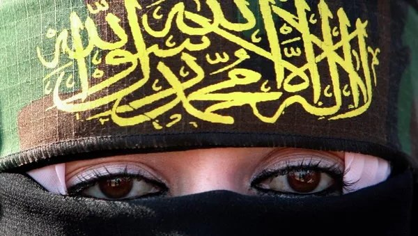 「イスラム国」、教義の服装規則に違反で女性に鞭 - Sputnik 日本