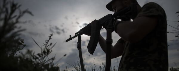 酔ったウクライナ兵 ドンバスで休息中の人々に銃を乱射 酔ったウクライナ兵 ドンバスで休息中の人々に銃を乱射 - Sputnik 日本