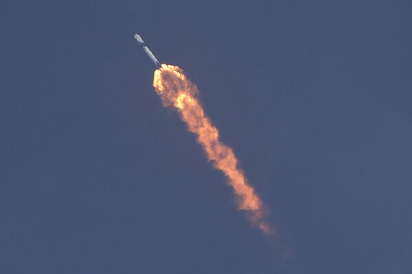 「ファルコン9」に搭載され打ち上げられたスペースX社の有人宇宙船「クルードラゴン」 - Sputnik 日本