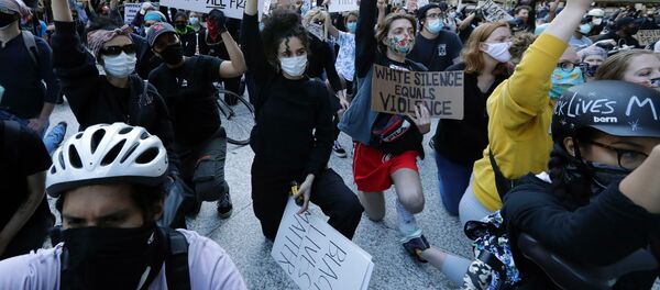 シカゴで発砲相次ぐ 3日間で16人死亡 シカゴで発砲相次ぐ 3日間で16人死亡 - Sputnik 日本