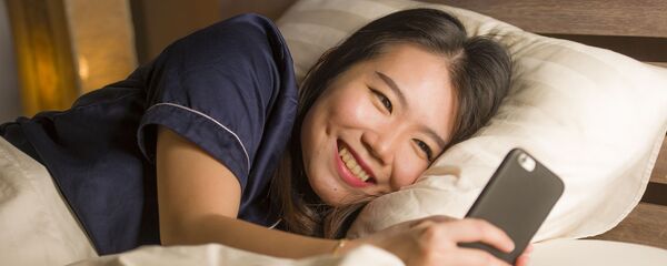 オンラインデートを使っている日本人女性(アーカイブ写真) オンラインデートを使っている日本人女性(アーカイブ写真) - Sputnik 日本