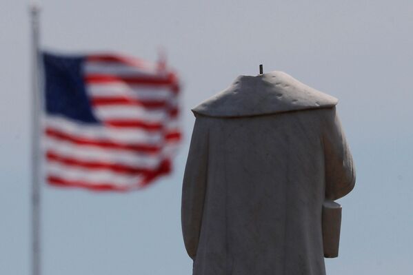頭部が切断されたクリストファー・コロンブスの像（米マサチューセッツ州、ボストン） - Sputnik 日本