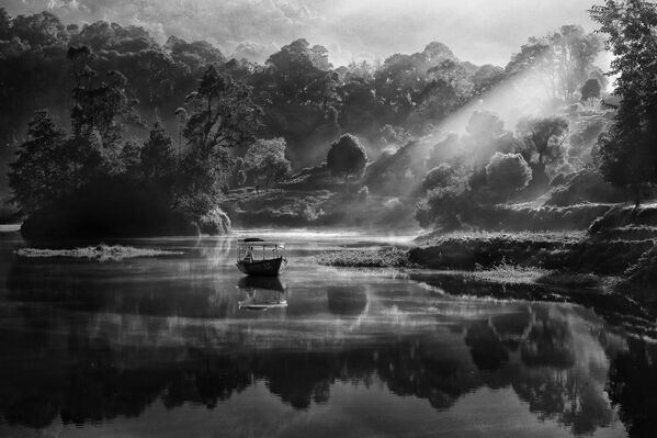 「自然と風景」部門1位入賞作品『Morning View in Situ Patenggang』Robert Lie氏（インドネシア） - Sputnik 日本