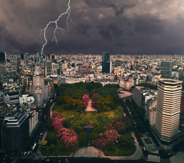 アルゼンチン、ブエノスアイレスのサン・マルティン広場と雷 - Sputnik 日本