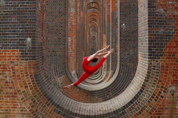 ウーズバレー高架橋でトレーニングするダンサー（英イングランド、ウエスト・サセックス州） - Sputnik 日本