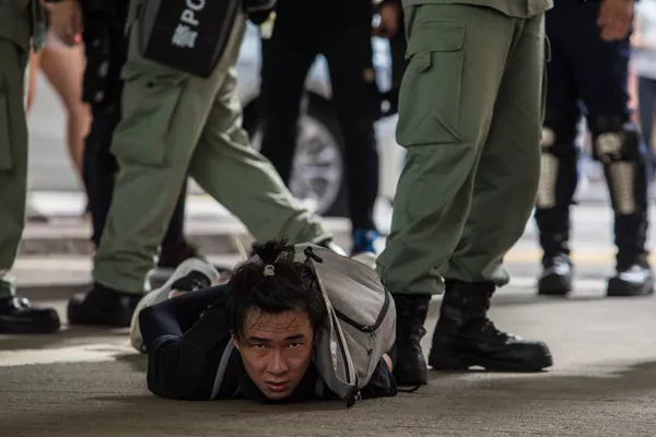 国家安全維持法への抗議デモで、警察に拘束されるデモ隊(香港) 国家安全維持法への抗議デモで、警察に拘束されるデモ隊(香港) - Sputnik 日本