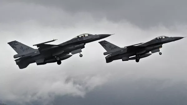 戦闘機F16 - Sputnik 日本