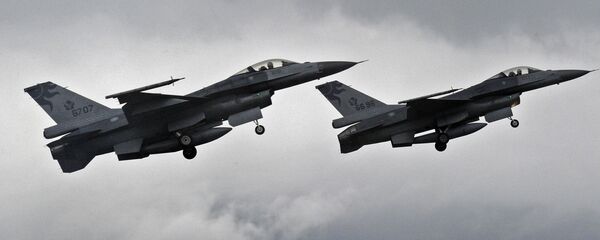 戦闘機F16 - Sputnik 日本