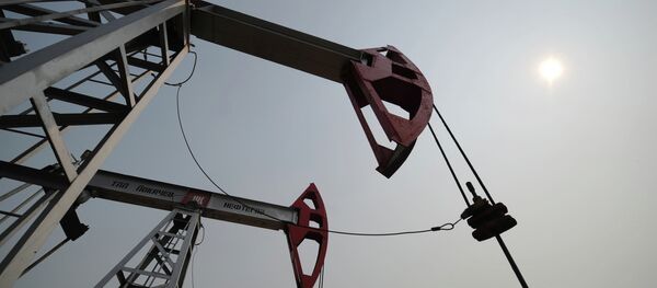 石油価格、前日の急落から2.8-3%回復、ブレントは44ドルを割り込み 石油価格、前日の急落から2.8-3%回復、ブレントは44ドルを割り込み - Sputnik 日本