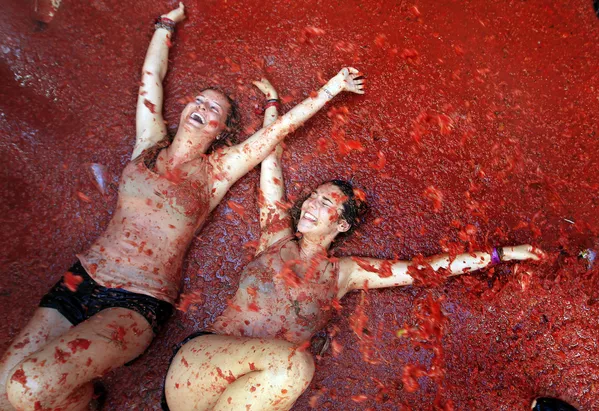 スペインの夏、毎年恒例「トマト祭り(La Tomatina)」での2人の女性。 スペインの夏、毎年恒例「トマト祭り(La Tomatina)」での2人の女性。 - Sputnik 日本