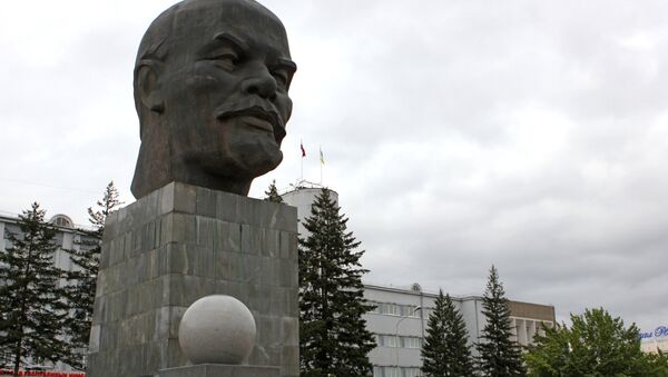 ブリヤートのレーニン像、頭部の大きさがロシアブック入り - Sputnik 日本