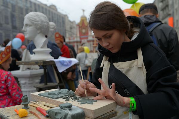 モスクワ創建祭、トヴェルスカヤ通りで粘土細工 - Sputnik 日本