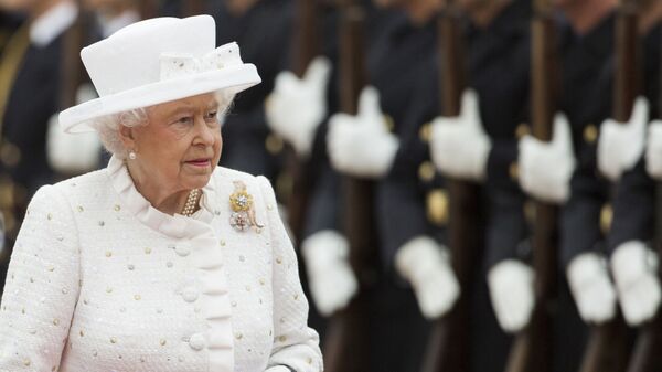 エリザベス女王91歳、王冠放棄へ - Sputnik 日本