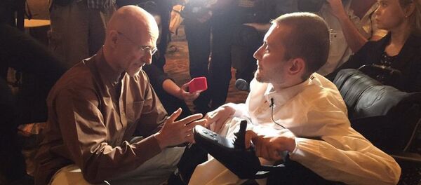 イタリア人医師セルジオ・カナベーロ氏とロシア人のワレリー・スピリドノフさん - Sputnik 日本