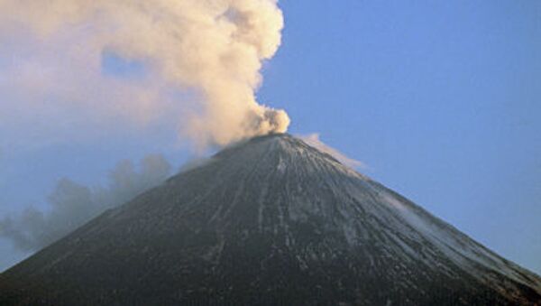 カムチャッカ　クリュチェフスコイ火山　６千メートルの噴煙 - Sputnik 日本