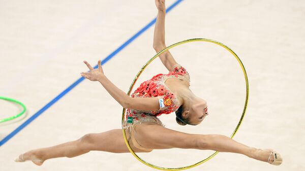 Россиянка Александра Солдатова во время выступления на ЧМ по художественной гимнастике в Штутгарте - Sputnik 日本