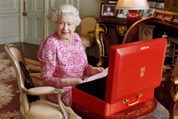 英エリザベス2世女王、ロンドンのバッキンガム宮殿の安息所で - Sputnik 日本