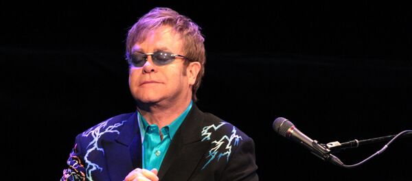 エルトン・ジョンさん、プーチン大統領と性的少数者の権利を語り合いたい エルトン・ジョンさん、プーチン大統領と性的少数者の権利を語り合いたい - Sputnik 日本