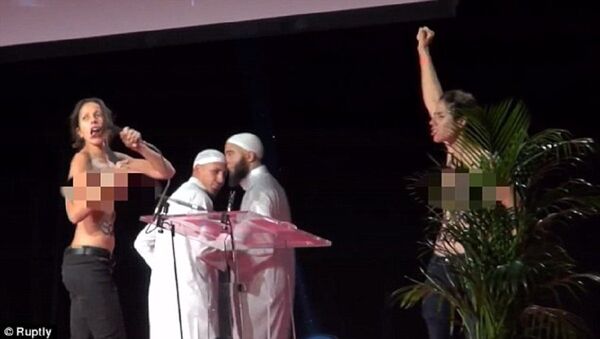 FEMENのチュニジアおよびアルジェリア出身メンバー、「自分の妻を殴る権利」をめぐるイスラム主義者の講演を妨害 - Sputnik 日本
