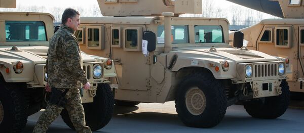 ポロシェンコ大統領、再び米国に武器の供給を求める - Sputnik 日本